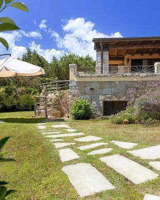 Porzione di villa bifamiliare indipendente su due