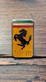 Spilla Ferrari 