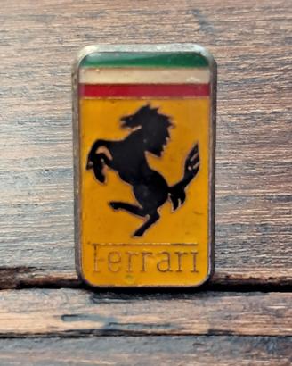 Spilla Ferrari 