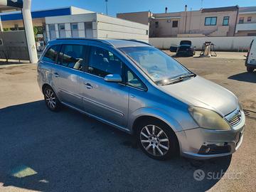 Opel Zafira 7 Posti – Spaziosa e Conveniente