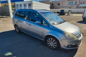 Opel Zafira 7 Posti – Spaziosa e Conveniente