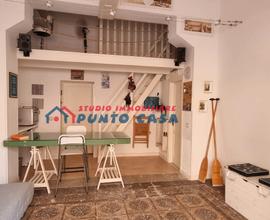CENTRO STORICO-Via Carolina-Bilocale p.t.+soppalco