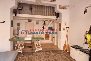 CENTRO STORICO-Via Carolina-Bilocale p.t.+soppalco