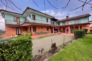 CASA INDIPENDENTE CON DUE UNITA' E CAPANNONE: s...