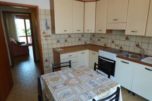 Sei locali al 2°p. + 2 bagni, 2 balconi e corridoi
