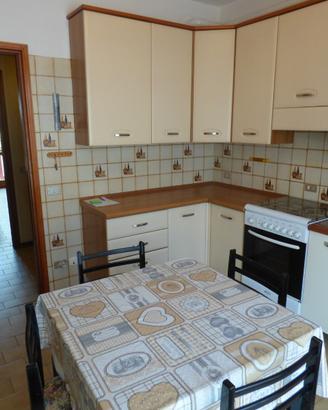 Sei locali al 2°p. + 2 bagni, 2 balconi e corridoi