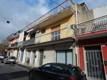 Via Reale, ampio appartamento primo piano