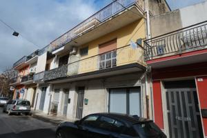 Via Reale, ampio appartamento primo piano