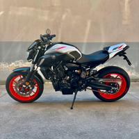 Yamaha MT-07 ice fluo