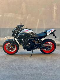 Yamaha MT-07 ice fluo
