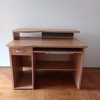 Scrivania e Porta PC