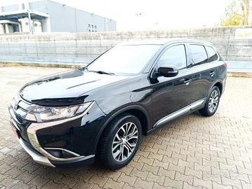MITSUBISHI OUTLANDER 2.2 DI-D 4WD Instyle 7pt