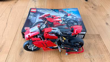 Set LEGO 42107 Ducati Panigale V4 R