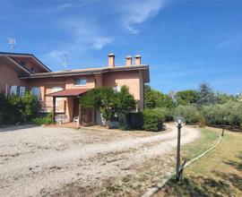 PORZIONE DI VILLINO IMMERSO NEL VERDE con TERRENO