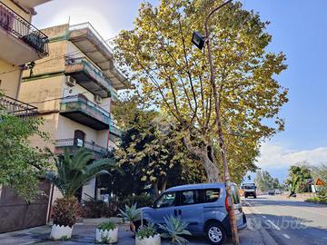 3 LOCALI A GIARDINI NAXOS