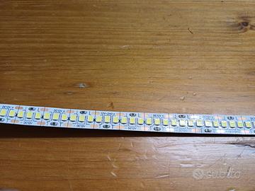 2,5 m striscia led DC12V adesiva DC12V LED SMD 