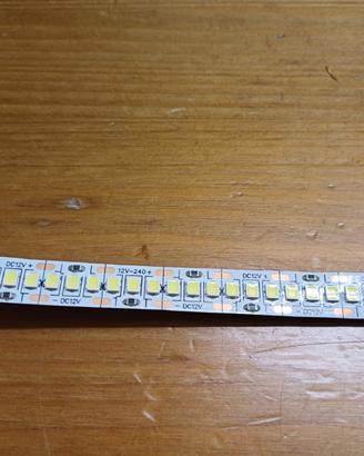 2,5 m striscia led DC12V adesiva DC12V LED SMD 