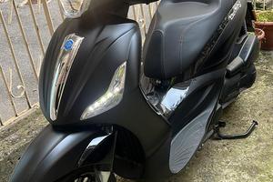 BEVERLY 300 i.e. modello POLICE come nuovo