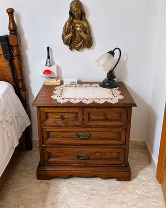 2 Comodini vintage in legno con 4 cassetti