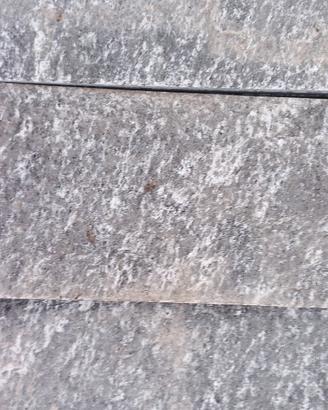 Rivestimento muro in granito serizzo