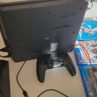 Playstation 4 con volante e pedaliera 