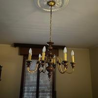 Lampadario classico a 6 luci in legno ed ottone