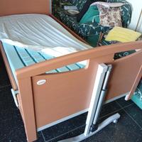 Letto da degenza completo di materasso antidecupit