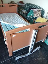 Letto da degenza completo di materasso antidecupit
