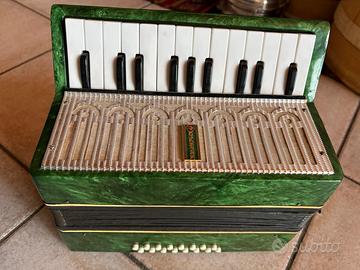 Fisarmonica vintage sovietica