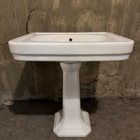 Lavabo con colonna