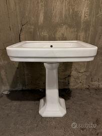 Lavabo con colonna