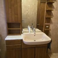 Mobile da bagno con lavandino e sanitari