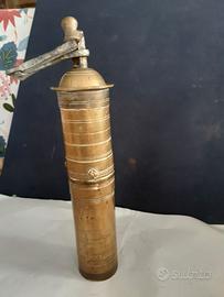 Antico macinacaffè / o macinapepe