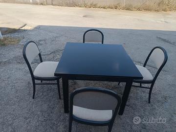 Tavolo da cucina allungabile con sedie 