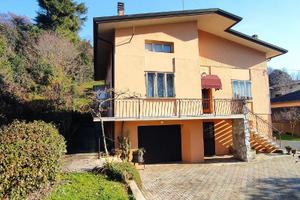 Casa singola immersa nel verde - SARONE