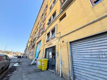 4 LOCALI A NAPOLI