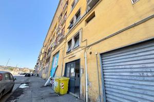 4 LOCALI A NAPOLI