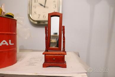 mobili per la casa delle bambole