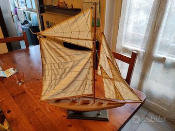 Modellino barca a vela 