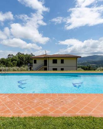 Villa di 390 m² con più di 5 locali a Lucca