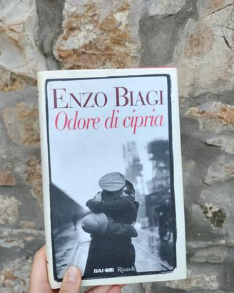 Libro Odore di cipria di Enzo Biagi
