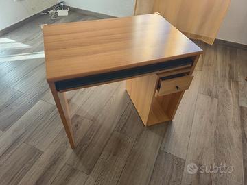 scrivania pari al nuovo 