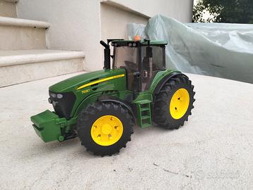 trattore giocattolo