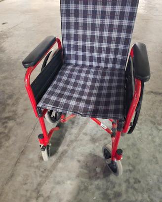 Sedia a rotelle per anziano o persona infortunata
