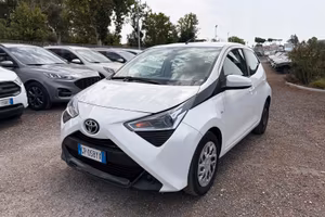 Toyota Aygo Connect 1.0 VVT-i 72 CV 5 porte x-play