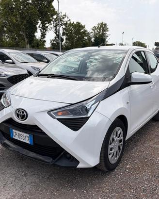 Toyota Aygo Connect 1.0 VVT-i 72 CV 5 porte x-play