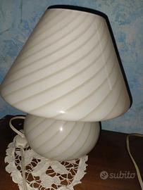 lampada da comodino beige bianca