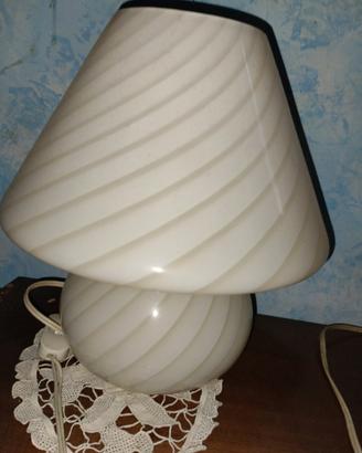 lampada da comodino beige bianca
