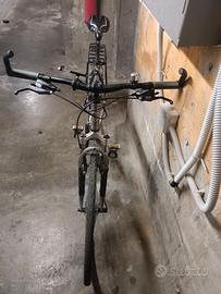 Bici marca trek cicloturismo e trekking