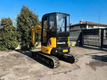 E221 - Escavatore 30 q Komatsu PC30